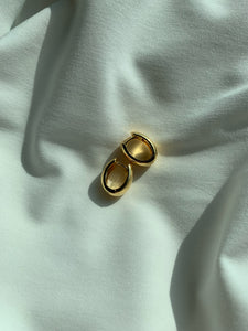 JOYCE Oval Hoop Huggies