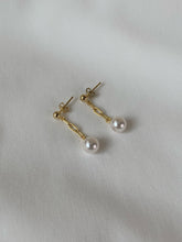 Load image into Gallery viewer, KITTY Pearl Earrings