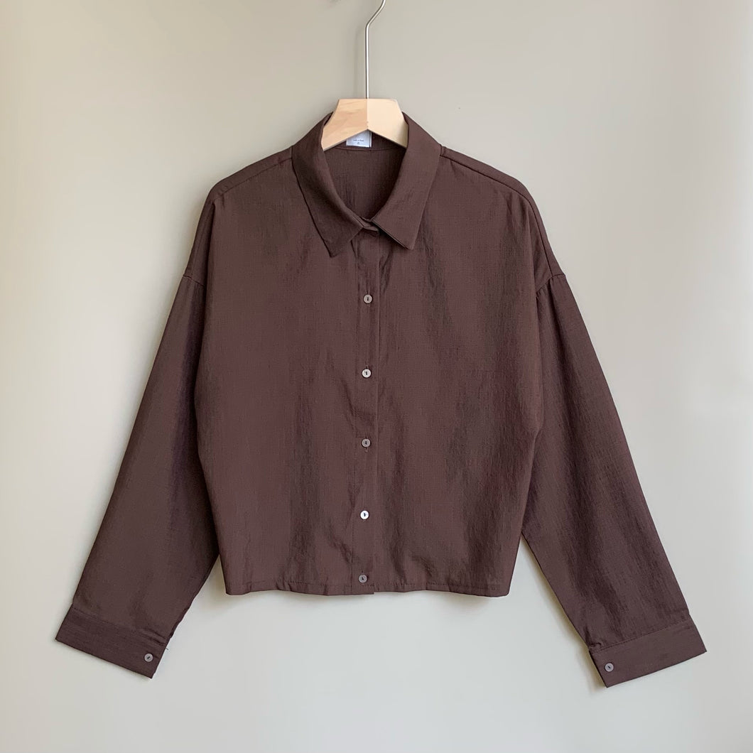 Elastic Back Hem Cropped Shirt